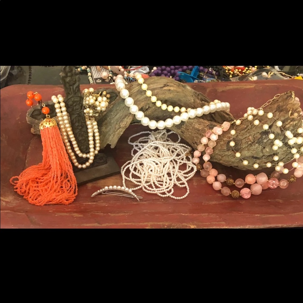 Estate lot of necklaces. All good condition.